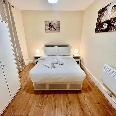 Апартаменти Studio Flat In Colliers Wood Лондон Екстер'єр фото
