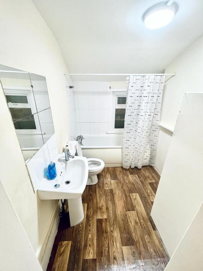 Апартаменти Studio Flat In Colliers Wood Лондон Екстер'єр фото